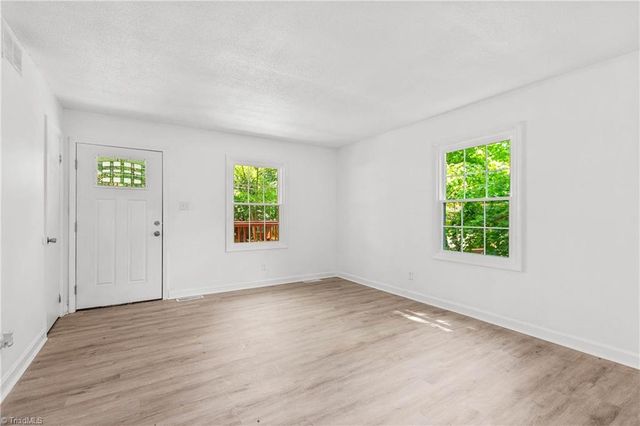 1278 Tredwell Drive, Winston-salem, NC 27103