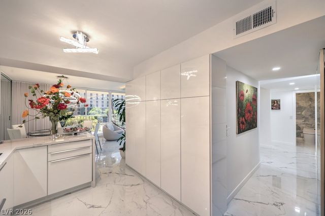 205 East Harmon Avenue 507, Las Vegas, NV 89169