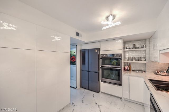 205 East Harmon Avenue 507, Las Vegas, NV 89169