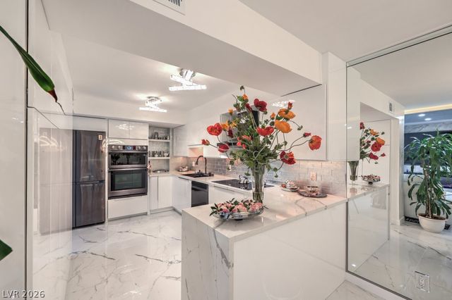 205 East Harmon Avenue 507, Las Vegas, NV 89169