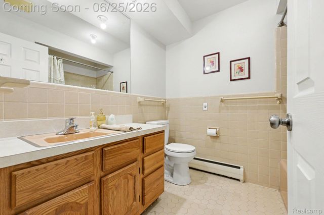 3750 Beach Road, Troy, MI 48084