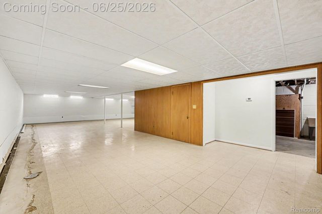 3750 Beach Road, Troy, MI 48084