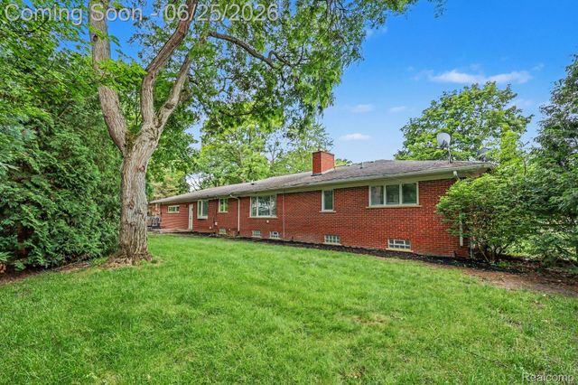 3750 Beach Road, Troy, MI 48084