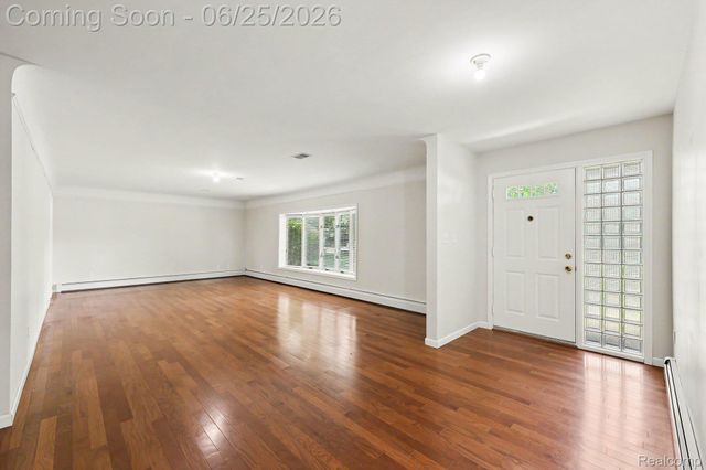 3750 Beach Road, Troy, MI 48084