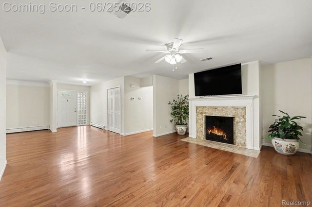 3750 Beach Road, Troy, MI 48084