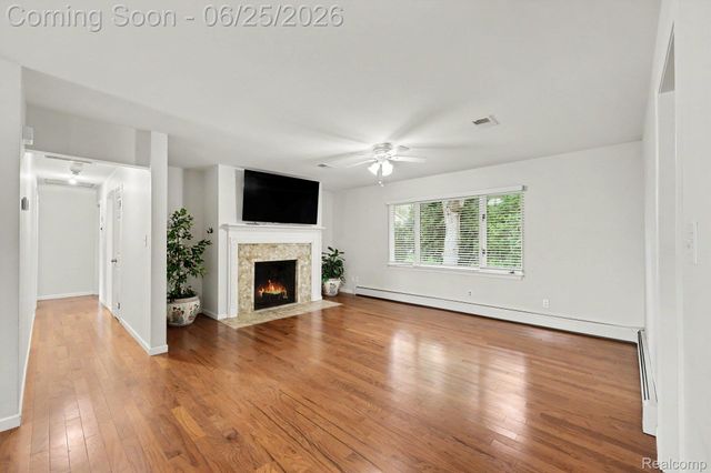 3750 Beach Road, Troy, MI 48084