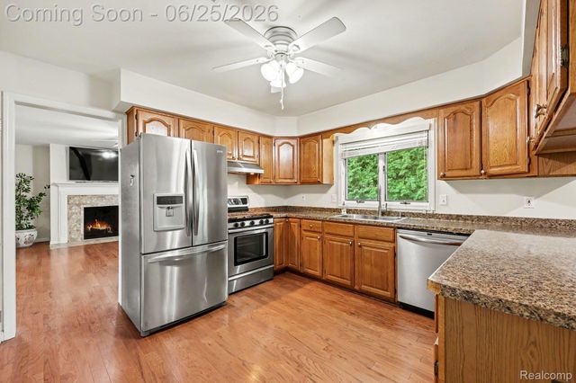 3750 Beach Road, Troy, MI 48084