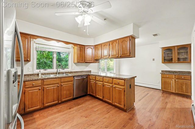 3750 Beach Road, Troy, MI 48084