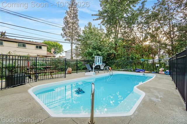 4120 Anthony Drive, Sterling Heights, MI 48310
