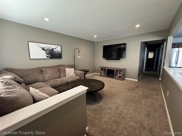 23011 Violet Street, Saint Clair Shores, MI 48082