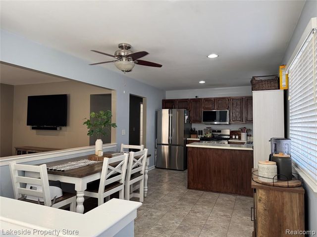 23011 Violet Street, Saint Clair Shores, MI 48082