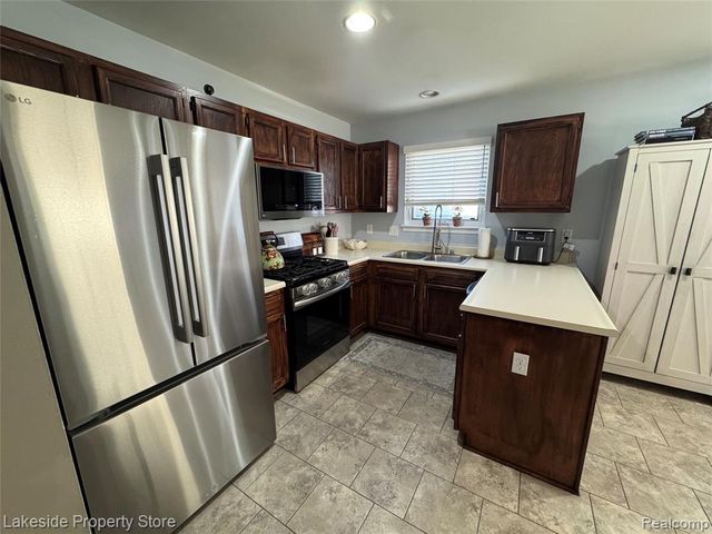 23011 Violet Street, Saint Clair Shores, MI 48082