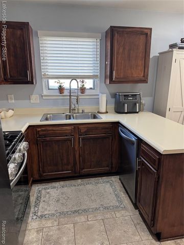 23011 Violet Street, Saint Clair Shores, MI 48082