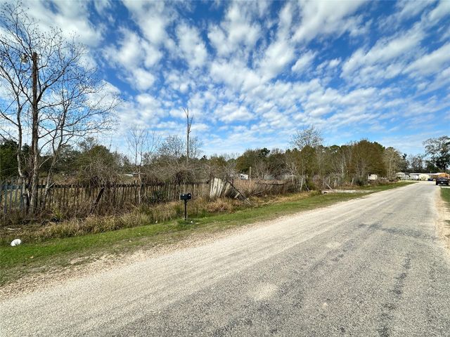 228 County Road 3431 E, Cleveland, TX 77327