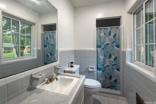 5031 Lakeview Road, North Little Rock, AR 72116