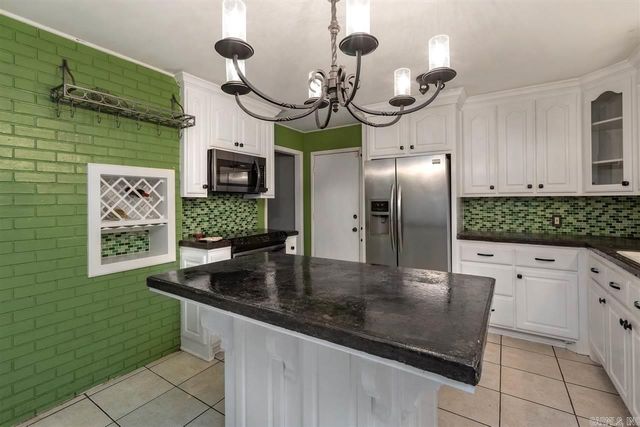 5031 Lakeview Road, North Little Rock, AR 72116