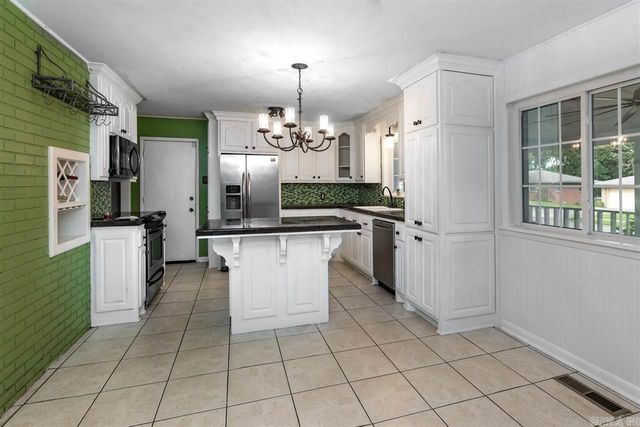 5031 Lakeview Road, North Little Rock, AR 72116