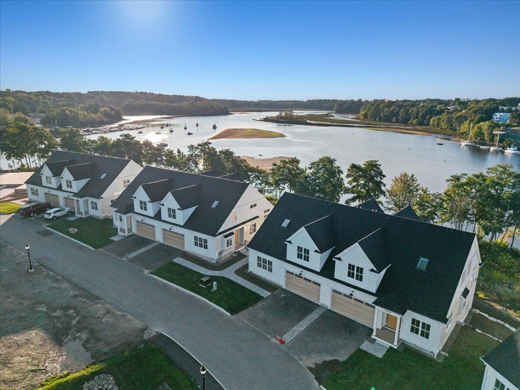 7 Isle Ave Avenue 102, Saco, ME 04072 — exterior