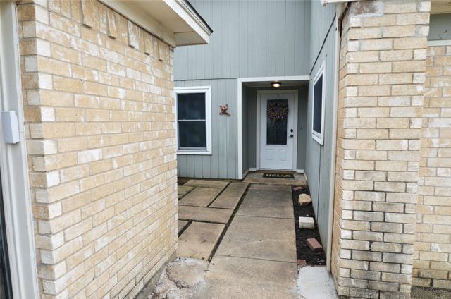 2406 Redbrook Court, Arlington, TX 76014