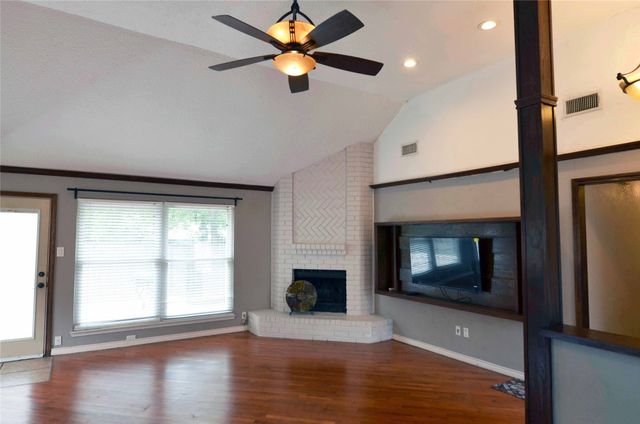 2406 Redbrook Court, Arlington, TX 76014