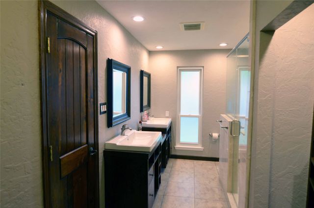 2406 Redbrook Court, Arlington, TX 76014