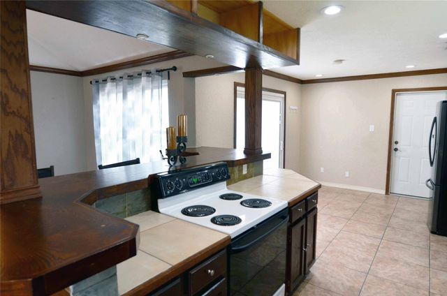 2406 Redbrook Court, Arlington, TX 76014