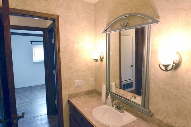 2406 Redbrook Court, Arlington, TX 76014