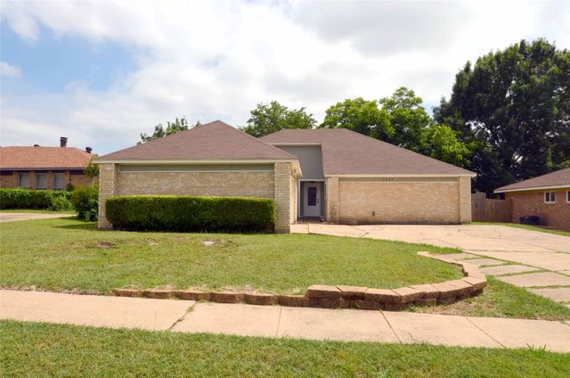 2406 Redbrook Court, Arlington, TX 76014