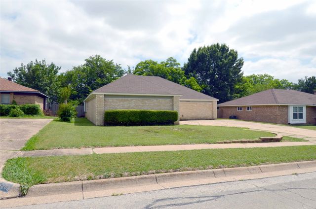 2406 Redbrook Court, Arlington, TX 76014