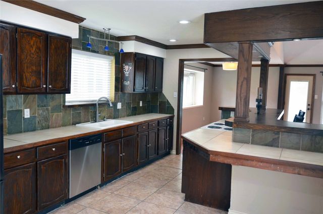 2406 Redbrook Court, Arlington, TX 76014