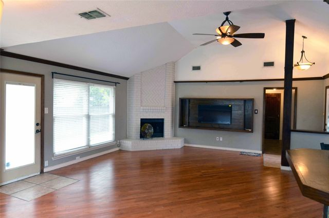 2406 Redbrook Court, Arlington, TX 76014