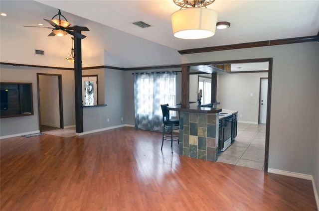 2406 Redbrook Court, Arlington, TX 76014