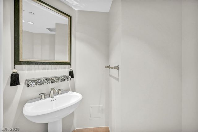 2777 Paradise Road 2404, Las Vegas, NV 89109