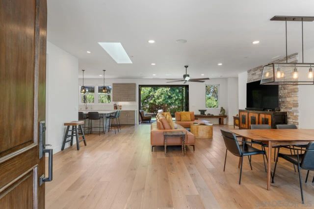 1180 Devonshire Dr, Encinitas, CA 92024