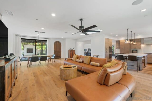 1180 Devonshire Dr, Encinitas, CA 92024