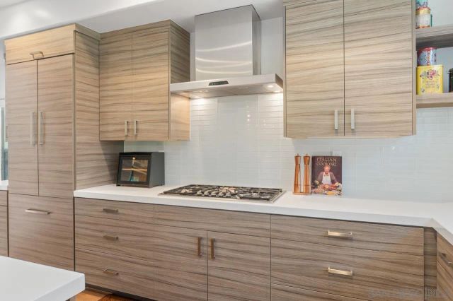 1180 Devonshire Dr, Encinitas, CA 92024