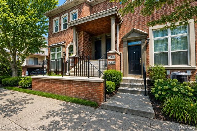 22123 W VILLAGE Drive, Dearborn, MI 48124