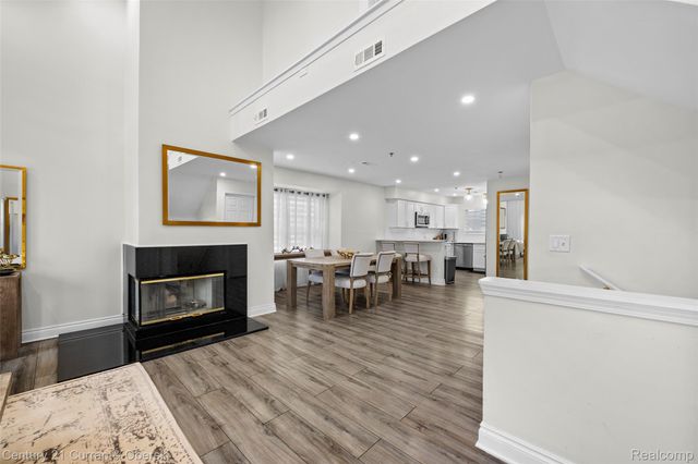 22123 W VILLAGE Drive, Dearborn, MI 48124