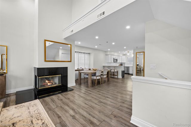 22123 W VILLAGE Drive, Dearborn, MI 48124