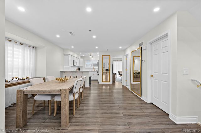 22123 W VILLAGE Drive, Dearborn, MI 48124