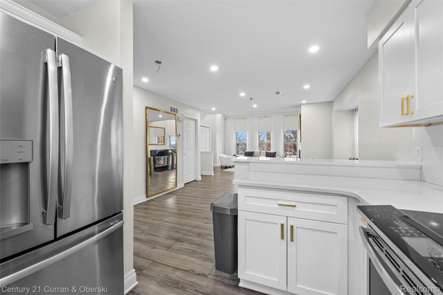 22123 W VILLAGE Drive, Dearborn, MI 48124