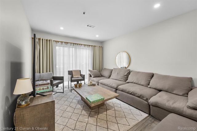 22123 W VILLAGE Drive, Dearborn, MI 48124