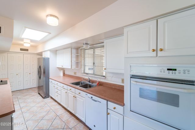 432 E Los Rincones, Green Valley, AZ 85614