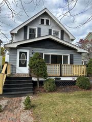 1350 Edanola Avenue, Lakewood, OH 44107