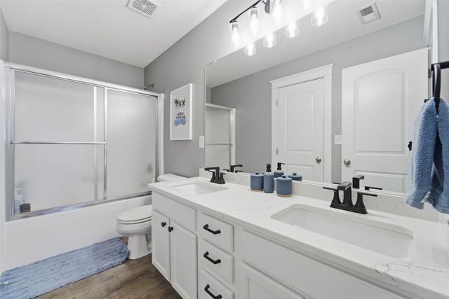 13010 Westbrook Drive, Urbandale, IA 50323