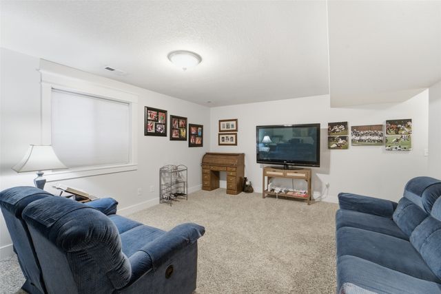 13010 Westbrook Drive, Urbandale, IA 50323