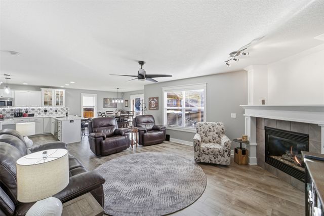 13010 Westbrook Drive, Urbandale, IA 50323