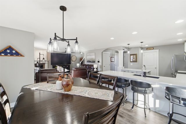 13010 Westbrook Drive, Urbandale, IA 50323