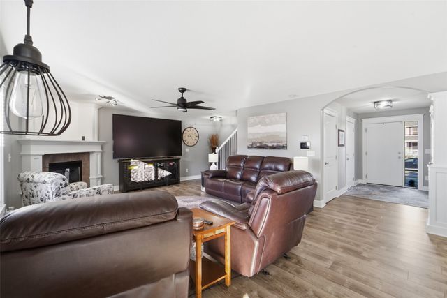 13010 Westbrook Drive, Urbandale, IA 50323