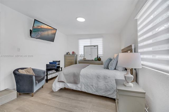 6404 Meade St, Hollywood, FL 33024